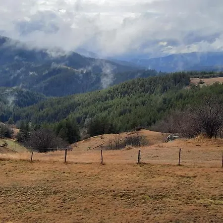 орцево بيت خشبي *