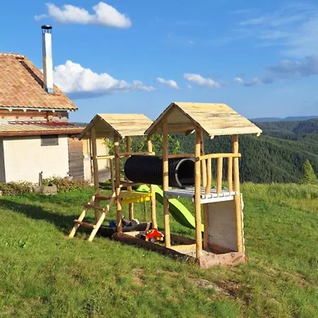 بيت خشبي орцево